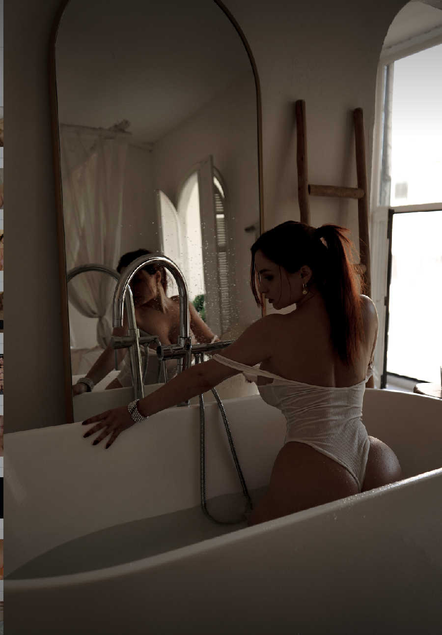 A playful frame from Miranda Faith nude — online in Muzaffarabad