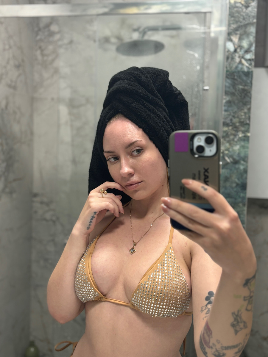 Nude girl KateV in Muzaffarabad