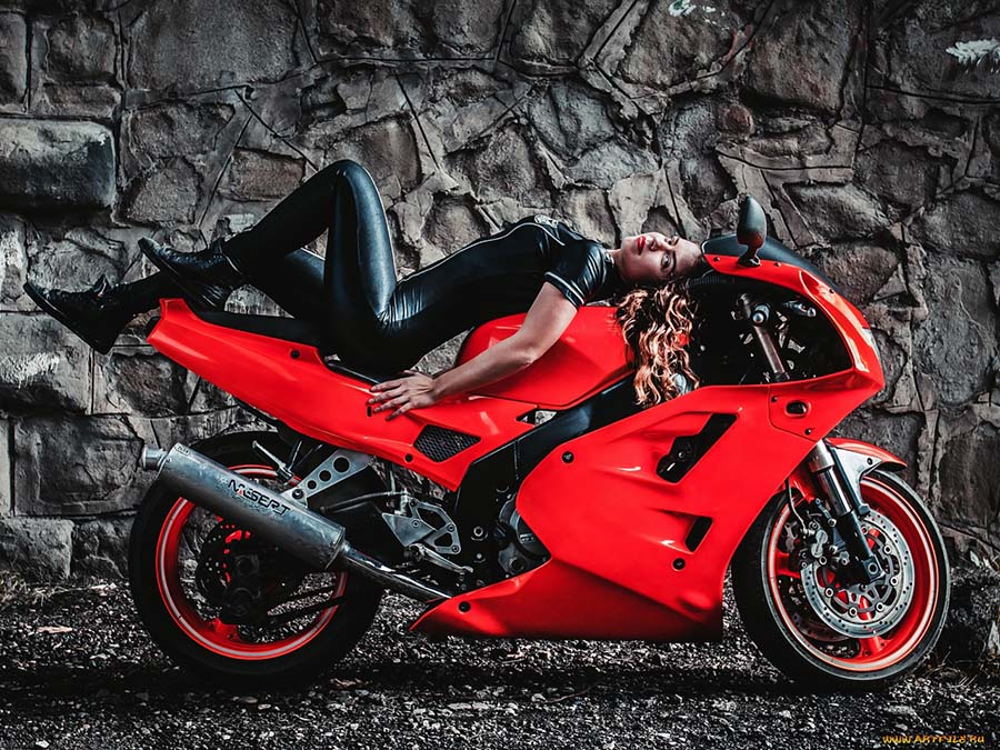 Beautiful girl Beautiful girls and motorcycles in Muzaffarabad