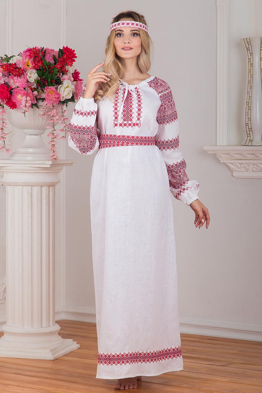 Women in Slavic costumes in Muzaffarabad