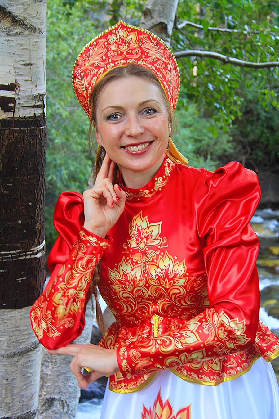 Women in Slavic costumes in Muzaffarabad