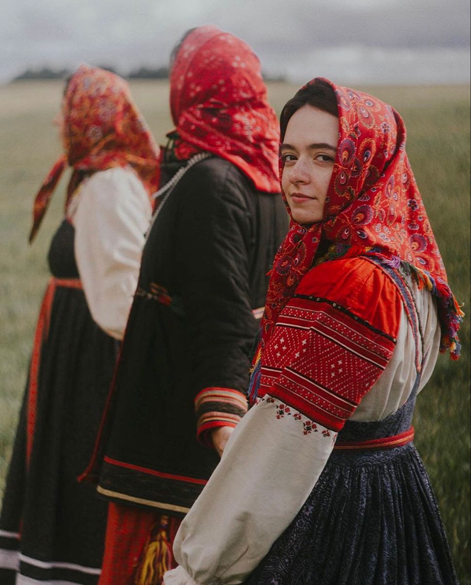 Women in Slavic costumes in Muzaffarabad