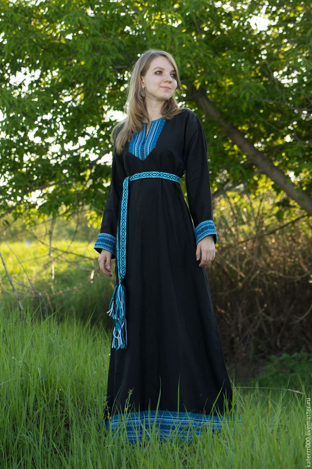 Women in Slavic costumes in Muzaffarabad