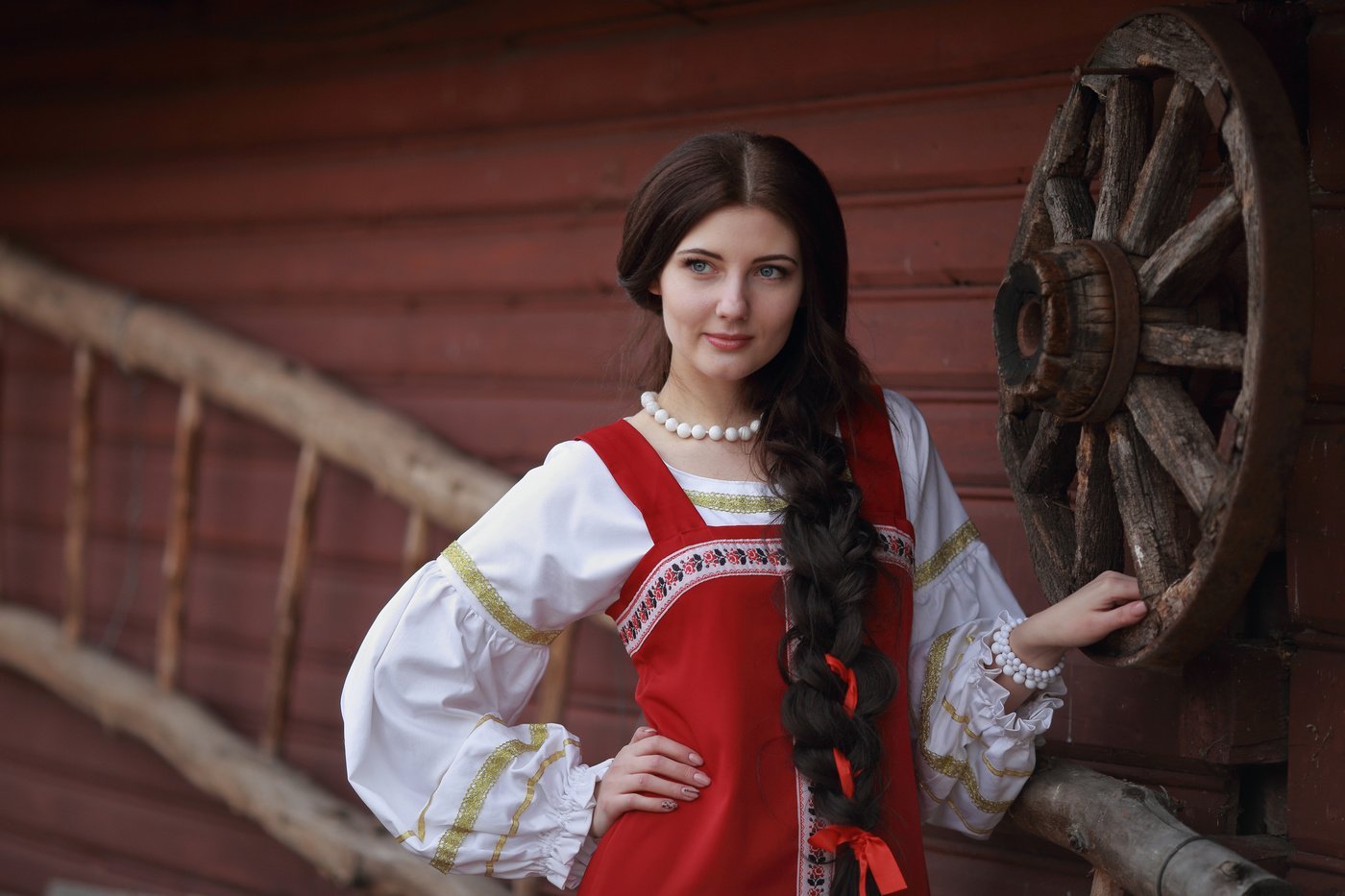 Girls in Slavic costumes in Muzaffarabad