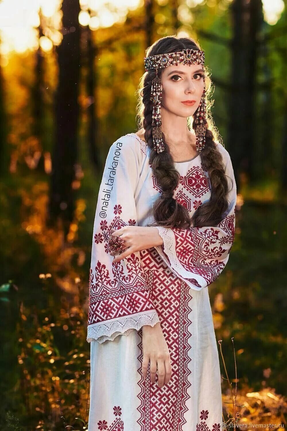 Girls in Slavic costumes in Muzaffarabad