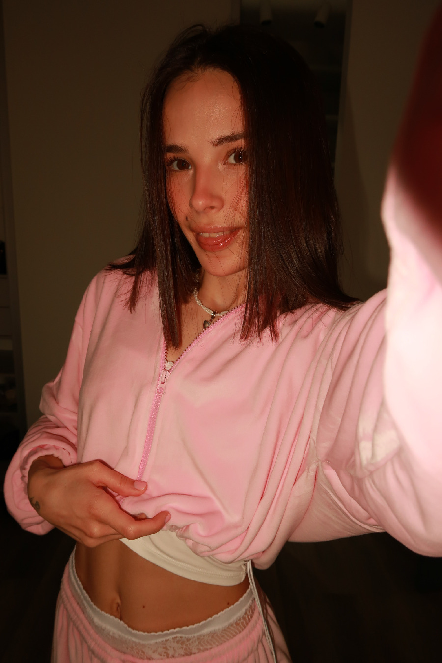 Tina brings the glow — live moments in Muzaffarabad